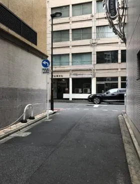 UIビルの外観