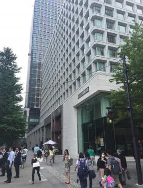 三菱ビルの外観