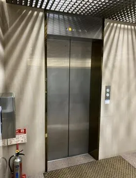 セブネスビルの外観