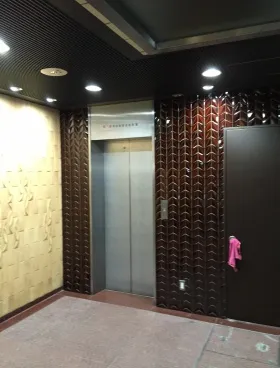 USビルの外観