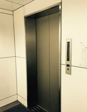 相原ビルの外観