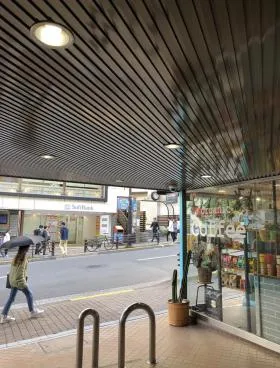 東プレビルの外観