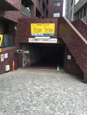 AKビルディングの外観