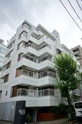 三番町パークビルの外観