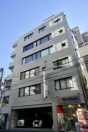 東郷パークビルの外観