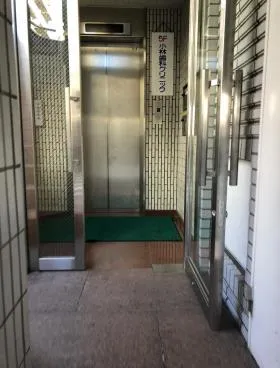 東郷パークビルの外観