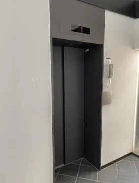 六番町市川ビルの外観