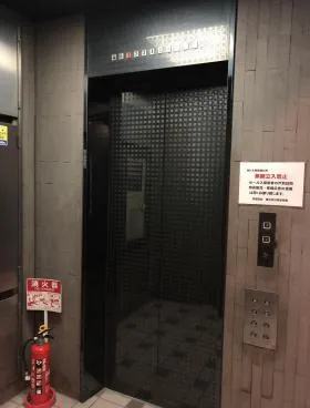 京橋AKビルの外観
