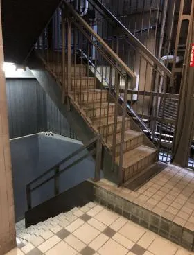 京橋AKビルの外観