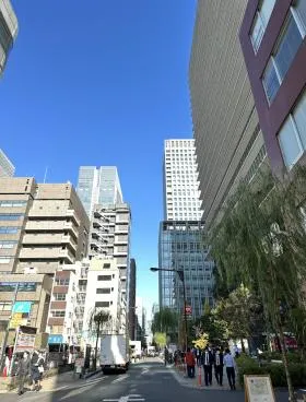 京橋AKビルの外観