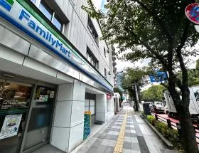 ファミリーマートを通過する
