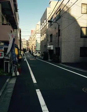 漆原ビルの外観