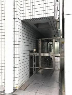 東興ビルの外観