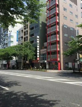 丸中ビルの外観