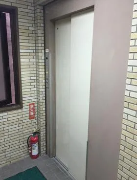 ツボヤビルの外観