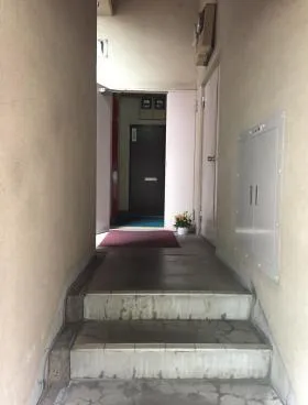 メゾン萬六ビルの外観