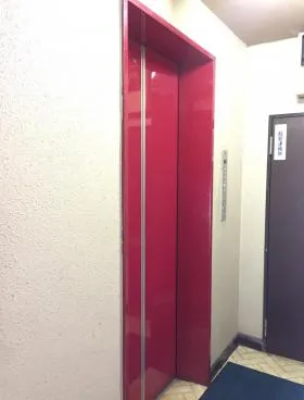 メゾン萬六ビルの外観
