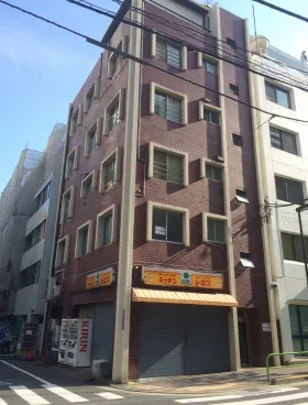 天津ビルの外観