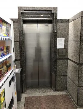 第2秩父屋ビルの外観