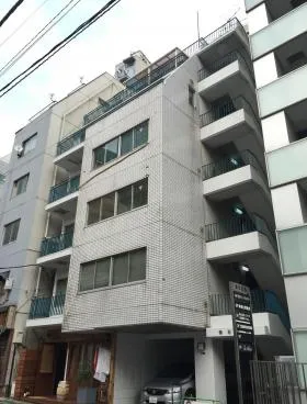 素石ビルの外観