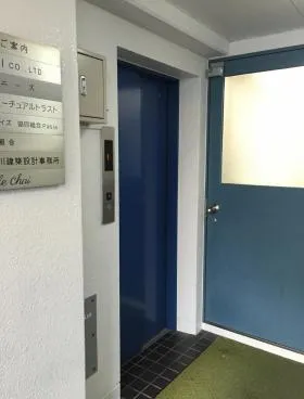 素石ビルの外観