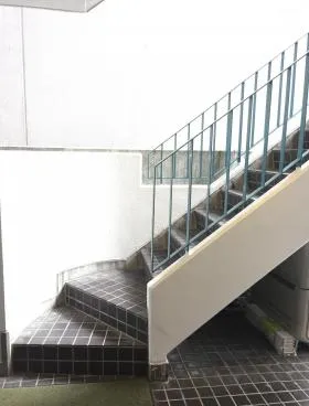 素石ビルの外観