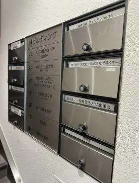 信ビルの外観