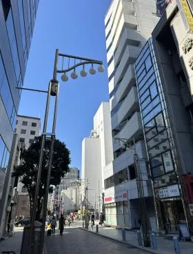 信ビルの外観