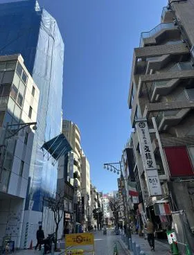 信ビルの外観