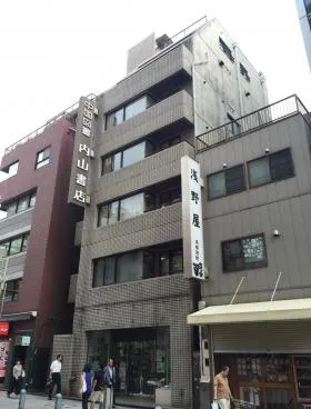 内山ビルの外観