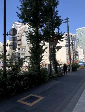 巴町アネックス2号館ビルの外観