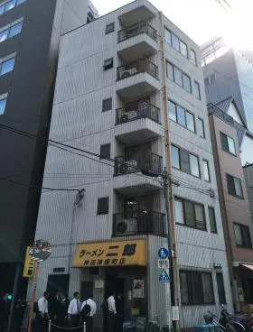 松好ビルの外観
