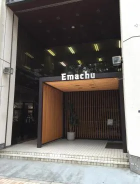 江間忠晴海ビルの外観