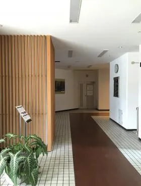 江間忠晴海ビルの外観