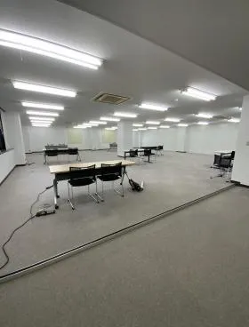 江間忠晴海ビルの外観