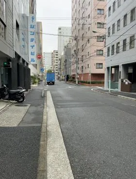 江間忠晴海ビルの外観