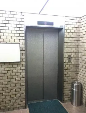 ワカヤギビルの外観