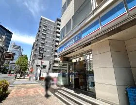 ローソンを通過、直進する