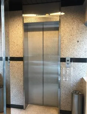 友輪ビルの外観