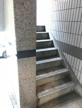 友輪ビルの外観