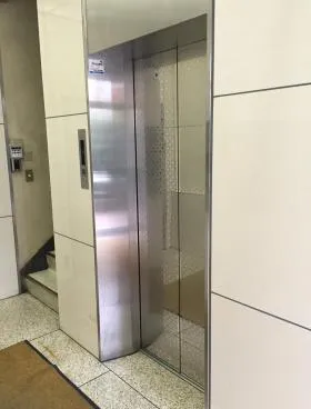 山京ビル本館の外観