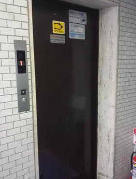 光ビルの外観