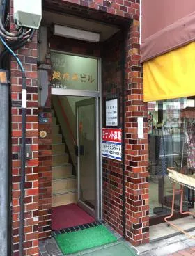 越前屋ビルの外観