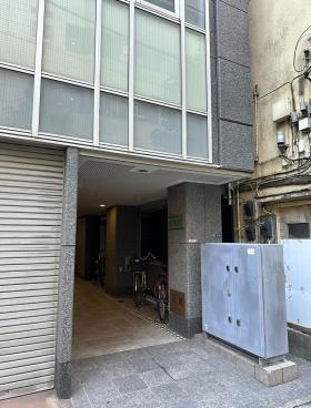 彩風館ビルの外観