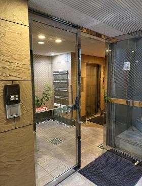 彩風館ビルの外観