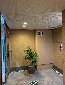 彩風館ビルの外観