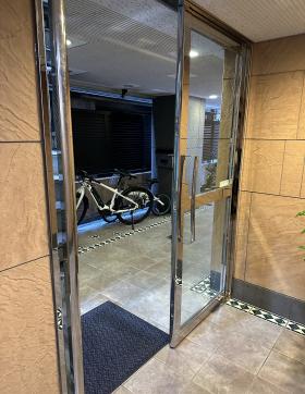 彩風館ビルの外観