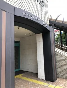 飯田橋セントラルプラザの外観