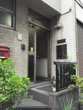道伝ビルの外観
