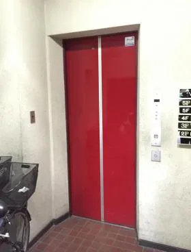 オクミヤ興産ビルの外観